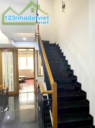 Gấp bán nhà Thủ Đức, 4 tầng, giá 18 tỷ, dt 80m2, gần MT Trần Lựu. - 3
