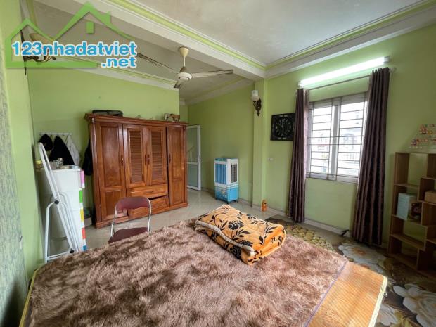 Bán nhà bát khối 4 tầng dân xây chắc chắn ngõ thông long biên - 3