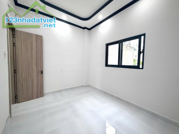 Nhà mới xây 3 tầng Bờ Bao Tân Thắng – kề AEON, hẻm 4m thông, 5,75 tỷ - 5