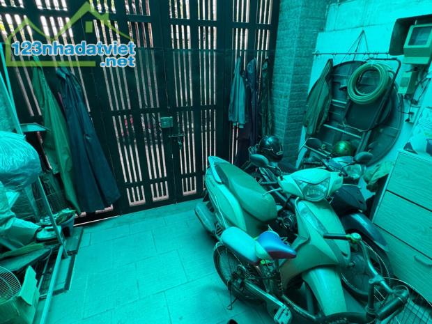 Nhà đẹp Quận 12 đường HT13 1 trệt 3 lầu sân thượng giá 5.6 tỷ - 1