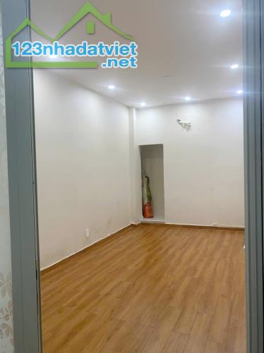 Nhà 2 tầng mặt tiền đường Tân Phước P6Q10. Giá: 11.8 tỷ - 3