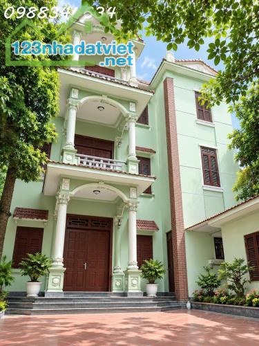 SIÊU PHẨM, BÁN ĐẤT TẶNG NHÀ 3 TẦNG TẠI TP. TỪ SƠN, DT 220M2, GIÁ CHỈ 3 TỶ !