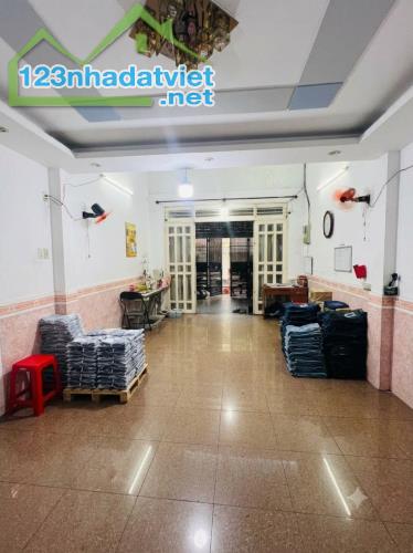 Ngang 4m × 17m, mặt tiền ngay cạnh Nguyễn Sơn, nhà 4 tầng giá 9,5 tỷ - 2