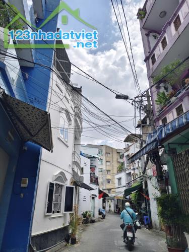 Bán nhà Tân Phú , 30m2 Hẻm xe hơi buôn bán chỉ 3.x tỷ , 3 tầng 4 phòng ngủ - 1