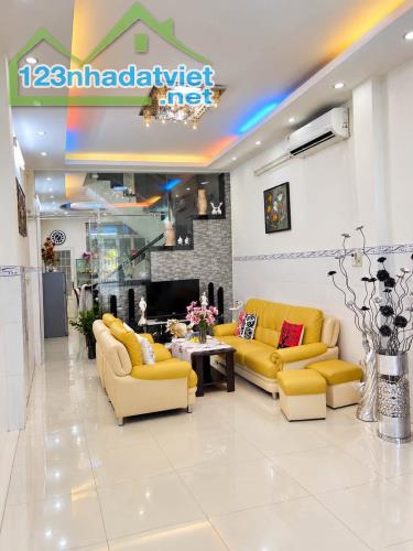 BÁN NHÀ GẦN ĐẦM SEN, HẺM XE HƠI, 74M NỞ HẬU, 2 TẦNG GIÁ 6.X - 2