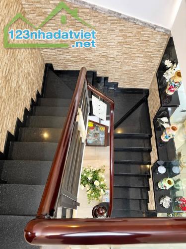 BÁN NHÀ GẦN ĐẦM SEN, HẺM XE HƠI, 74M NỞ HẬU, 2 TẦNG GIÁ 6.X - 3