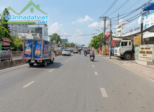 K3083* Hiếm Mặt tiền QL13 Hiệp Bình Bán Đất Tặng Nhà sát Đ.Học Luật 2 Giá 3x Tỷ