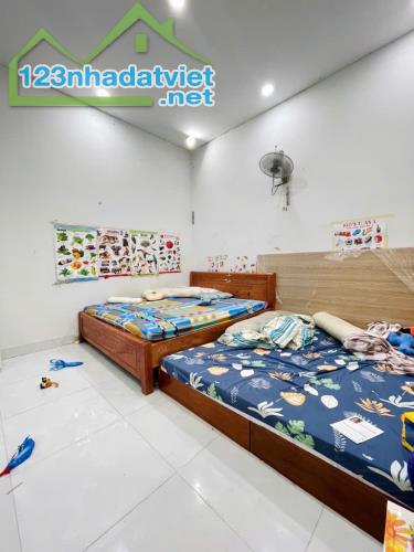 NHÀ CẤP 4 NGANG 4,6M – XE HƠI NGỦ TRONG NHÀ – GIÁ CHỈ 4,35 TỶ - 4