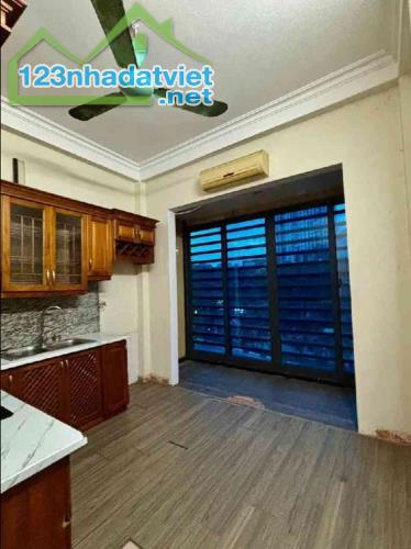 Siêu Phẩm  Nhà  Mặt Phố  Trần Khát Chân  diện tích 20m x 4t,Mt  3.6m. Giá  14.3 tỷ