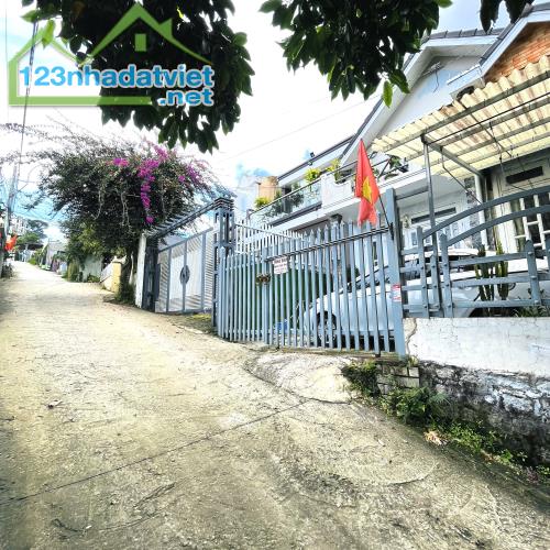 Nhà Đặng Thái Thân bên vườn thông xanh, một chút cảm giác trong lành - 2