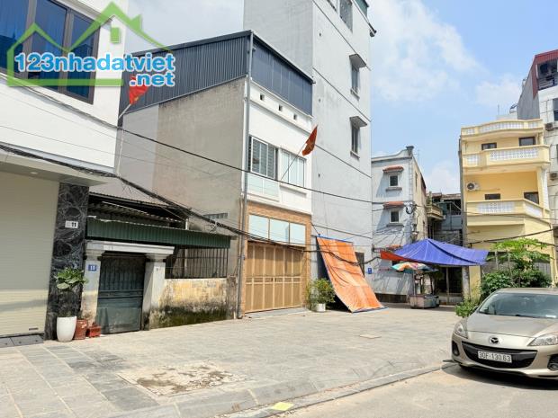 Mảnh đất vàng Thượng Thanh 23 tỷ 77m vỉa hè mới mở đường