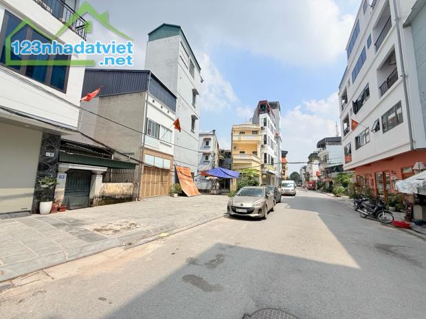 Mảnh đất vàng Thượng Thanh 23 tỷ 77m vỉa hè mới mở đường - 2