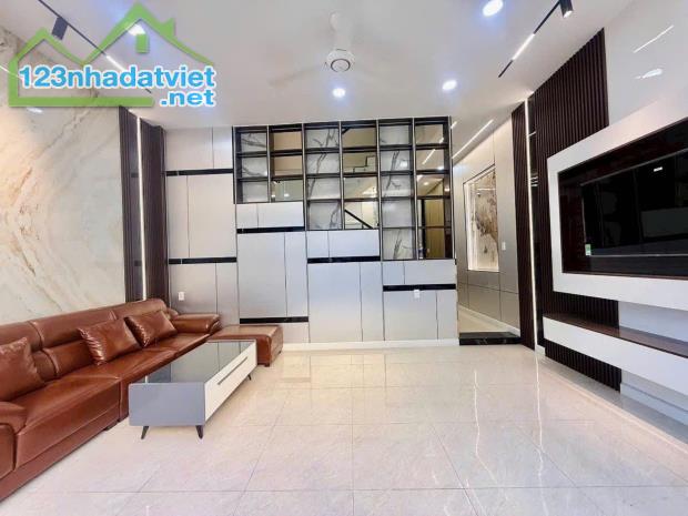 NHÀ GẦN HÀ HUY GIÁP – NHÀ MỚI KENG 3 TẦNG – NGANG 5.5M – FULL NỘI THẤT – 5.78 TỶ - 1