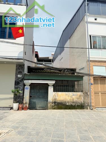 Mảnh đất vàng Thượng Thanh 23 tỷ 77m vỉa hè mới mở đường - 1