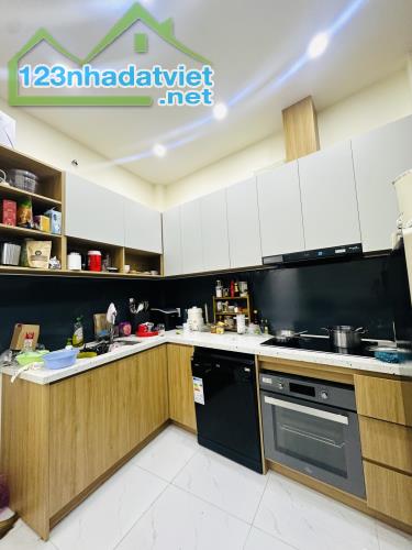 Bán gấp nhà mới Tân Thành VIP Tân Phú, hẻm xe tải, nở hậu sầm uất, đủ tiện ích, chỉ 4.X tỷ - 3