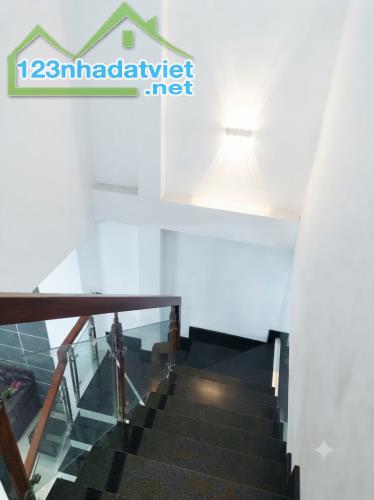 Nhà 2 mặt tiền gần AEON – HXH, 2PN khép kín, giá 5,7 tỷ - 1
