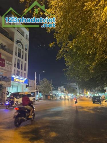 🔥MTKD ĐƯỜNG 30M ( SỐ NHÀ MÃI LỘC PHÁT ) - 70M2 X 3 TẦNG - VUÔNG - H.CÔNG - CHO THUÊ BÈO - 1