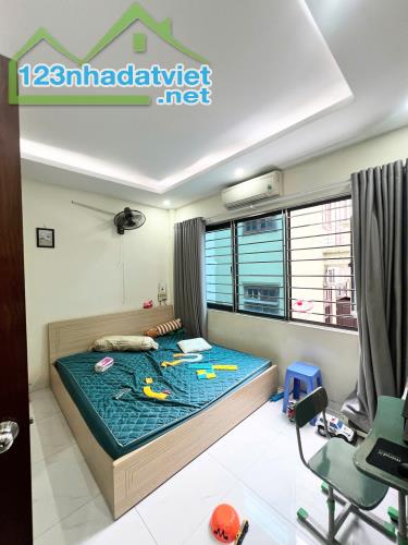 Bán nhà Bằng B Hoàng Liệt, 40.5m² x 5 tầng, ô tô 7 chỗ vào nhà, cách đường lớn 30m - 2