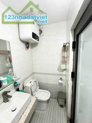 Bán nhà Bằng B Hoàng Liệt, 40.5m² x 5 tầng, ô tô 7 chỗ vào nhà, cách đường lớn 30m - 3