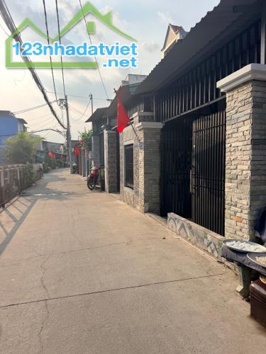 4 TỶ – HXH NGUYỄN VĂN QUÁ – XE HƠI NGỦ TRONG NHÀ (M17A)
