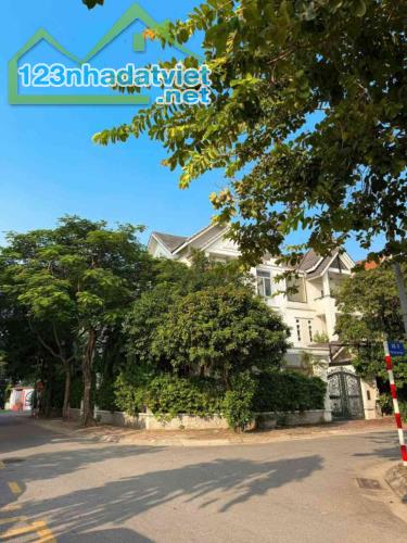 Biệt thự Lô góc Sài Đồng 97 tỷ 230m mặt tiền 25m,sổ đỏ long biên