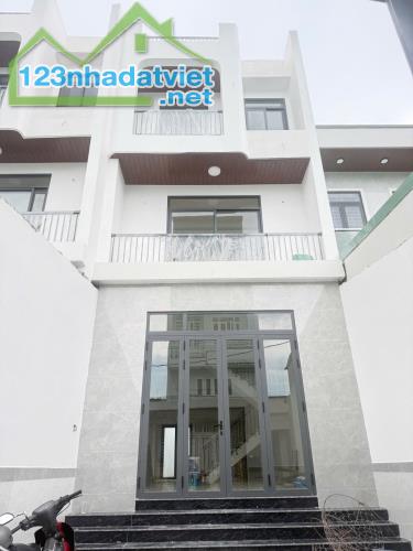 NHÀ PHỐ NGANG 5M ĐANG HOÀN THIỆN TẠI THẠNH XUÂN 25, Q12