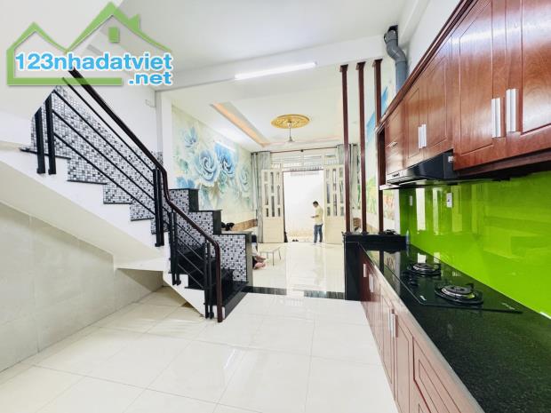 Vị trí đắc địa Tân Sơn Nhì gần hẻm ô tô, khu VIP Tân Phú, dân cư ổn định 42m, 4.X tỷ. HIẾM
