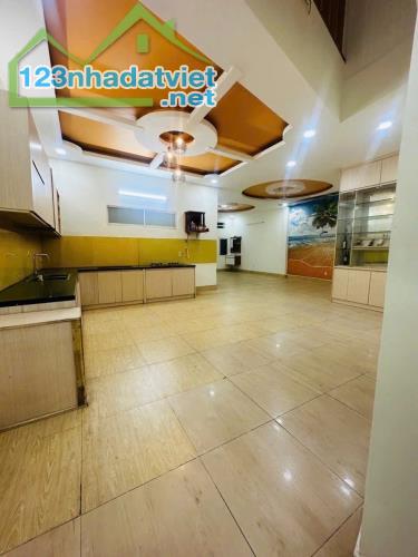 💋TRƯỜNG THỌ - Mặt tiền Đ SỐ 2 -💰Chỉ 8tỷ5 💋107m2 Diện tích công nhận - 5PN 👉Mặt tiền - 4