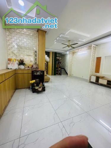 💋TRƯỜNG THỌ - Mặt tiền Đ SỐ 2 -💰Chỉ 8tỷ5 💋107m2 Diện tích công nhận - 5PN 👉Mặt tiền - 3