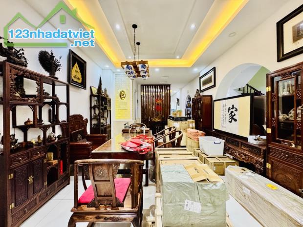 SIÊU PHẨM 4 TẦNG MẶT TIỀN KHU TÊN LỬA NGANG KHỦNG 9M 10PN