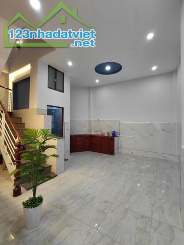GẦN EAON TÂN PHÚ, 3 TẦNG, NỞ HẬU ĐẸP 5 X 14, CHỈ 5.Xty,  HẺM XE TẢI 6m THÔNG, [3] - 1