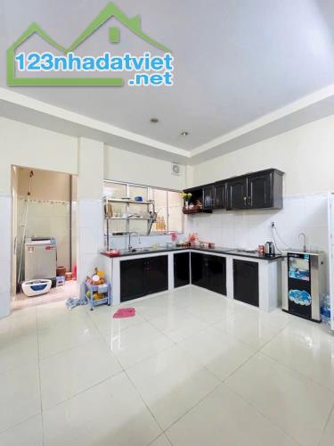 💥💥💥SÁT MẶT TIỀN-NGAY CHỢ PHẠM VĂN BẠCH-2 TẦNG BTCT-DT 5.4Mx18M-Ô TÔ ĐỖ CỬA - 4
