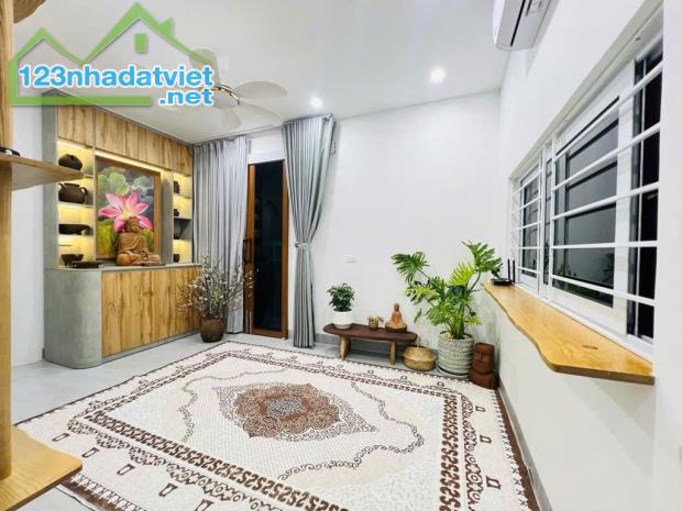 Bán căn hộ mặt phố Chợ Hàng Da - lô góc - sổ 40m2 - DTSD 60m2 x 2 ngủ, cho thuê homestay