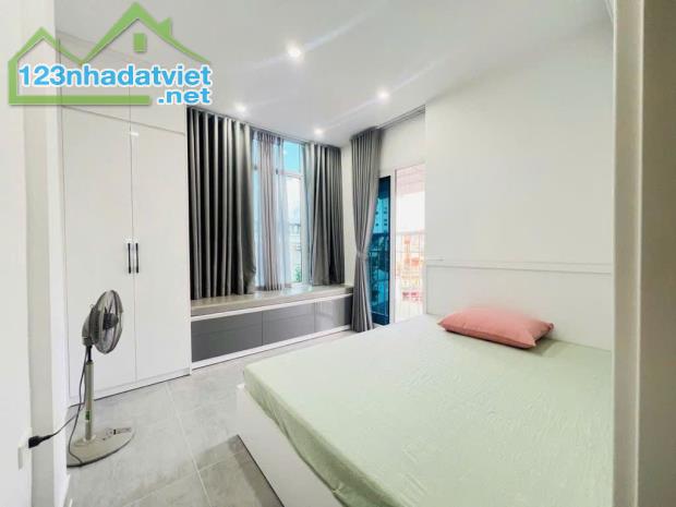 Bán căn hộ mặt phố Chợ Hàng Da - lô góc - sổ 40m2 - DTSD 60m2 x 2 ngủ, cho thuê homestay - 2