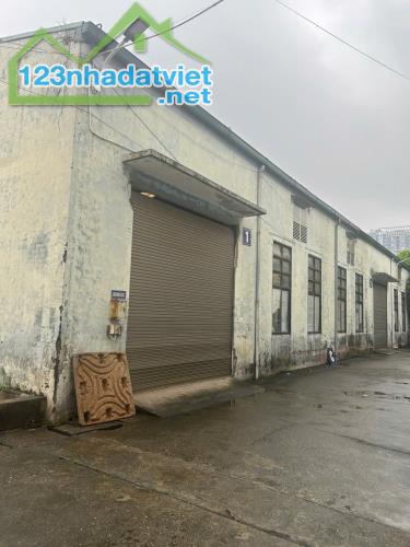 410m kho xưởng khu phường Việt Hưng mới cần cho thuê, container đỗ cửa