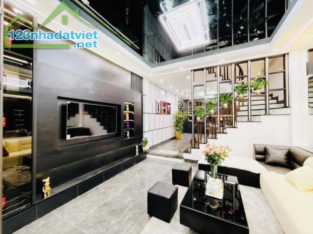 Bán nhà phố Đại La, Hà Nội 60m2*4 tầng, MT 4.3m, giá 11 tỷ - 2