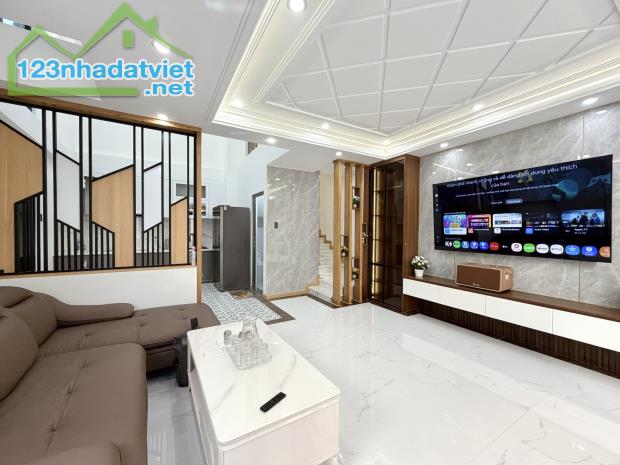 BIỆT THỰ SMARTHOME GẦN ĐẠI HỌC CÔNG NGHIỆP 4 – 63M2 – 5 TẦNG – CHỈ 9 TỶ 8