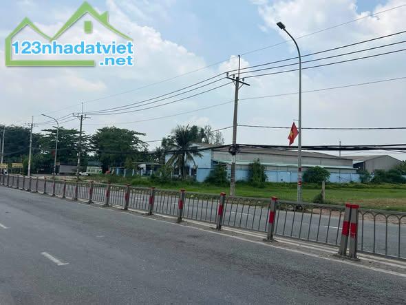 Bán nhà mặt tiền 8.800m2 giá 45 tỷ Đường Lỉnh Lộ 8
