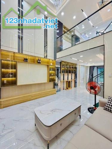 NHÀ 5 TẦNG MỚI TIN Ở NGAY CHỈ NHINH 8 TỶ - ĐƯỜNG Ô TÔ CÓ VỈA HÈ - 2
