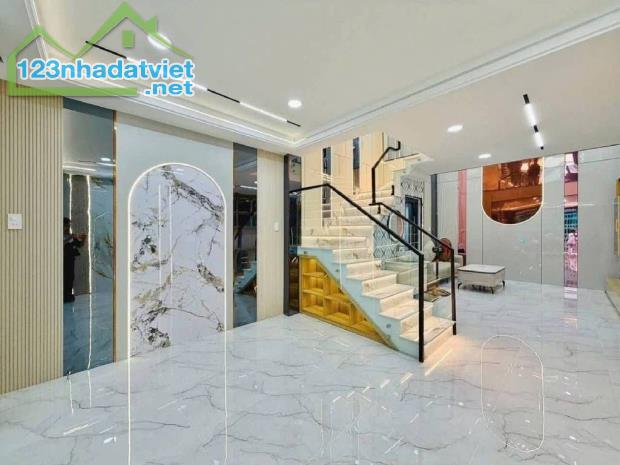NHÀ 5 TẦNG MỚI TIN Ở NGAY CHỈ NHINH 8 TỶ - ĐƯỜNG Ô TÔ CÓ VỈA HÈ - 5