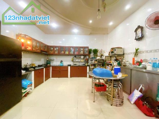 NHÀ 3 TẦNG MẶT TIỀN KINH DOANH HIỆP PHÚ CHỈ 8 TỶ - 110M2  NGANG 6 MÉT - 2