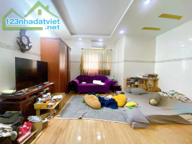 NHÀ 3 TẦNG MẶT TIỀN KINH DOANH HIỆP PHÚ CHỈ 8 TỶ - 110M2  NGANG 6 MÉT - 4