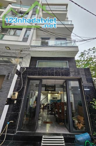 Bán nhà Dương Quảng Hàm, P.5, Gò Vấp: 4,3 x 10, giá 7,5 tỷ.