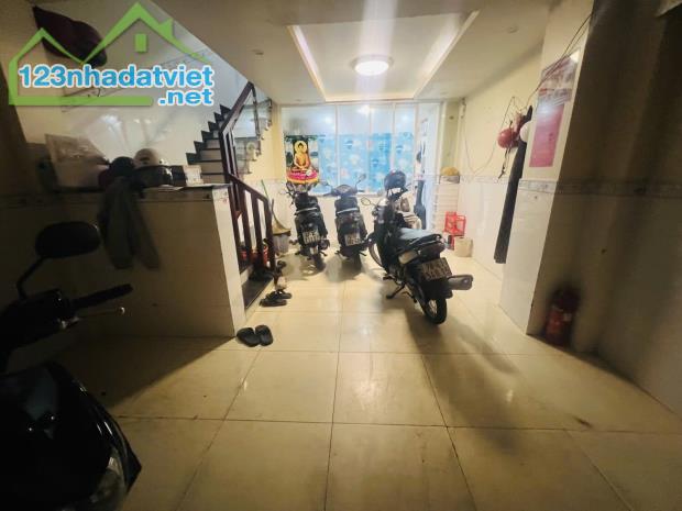 CHDV 8 PHÒNG – GẦN CHỢ BÀ CHIỂU – SỔ VUÔNG – GIÁ CHỈ 7.6 TỶ - 3