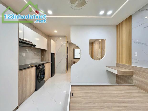 NGAY CÔNG VIÊN LÀNG HOA - GÒ VẤP - CHDV 6 TẦNG- 350m2 - TN 300TR/TH - THANG MÁY