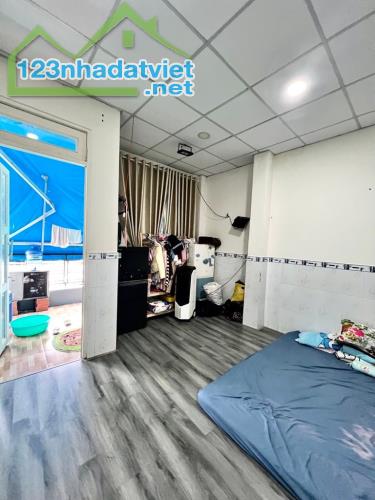 MẶT TIỀN KINH DOANH CHỈ NHĨNH 8 TỶ - 3 TẦNG X 100M2 NHÀ MỚI TINH - 3
