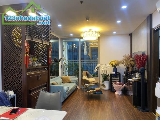 Bán chung cư Vincom 54A Nguyễn Chí Thanh-DT 81 m2-TẦNG TRUNG-2 NGỦ-2 WC-FULL NỘI THẤT XỊN. - 2