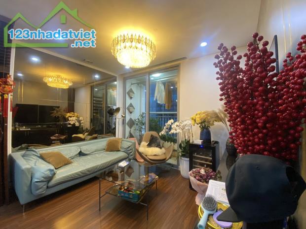 Bán chung cư Vincom 54A Nguyễn Chí Thanh-DT 81 m2-TẦNG TRUNG-2 NGỦ-2 WC-FULL NỘI THẤT XỊN. - 1
