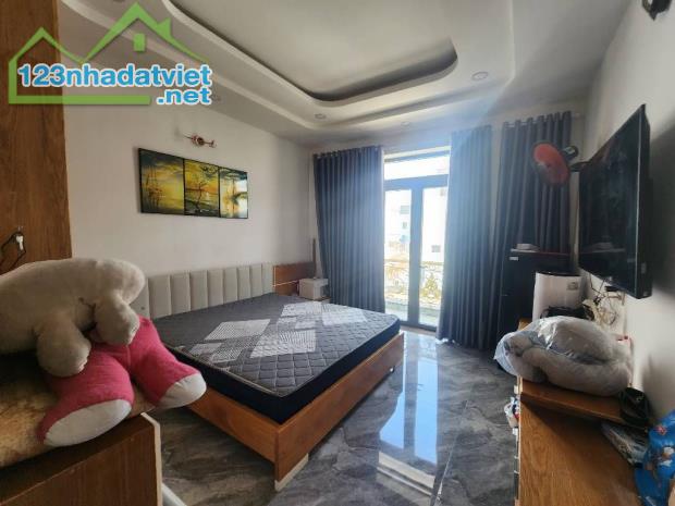 NHÀ 4 TẦNG X 90M2 CẠNH VINCOM - NHÀ MỚI DỌN VÀO Ở NGAY CHỈ 6 TỶ - 3