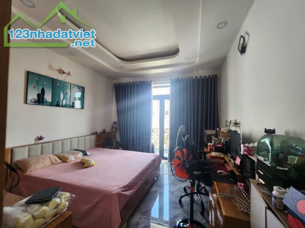 NHÀ 4 TẦNG X 90M2 CẠNH VINCOM - NHÀ MỚI DỌN VÀO Ở NGAY CHỈ 6 TỶ - 4
